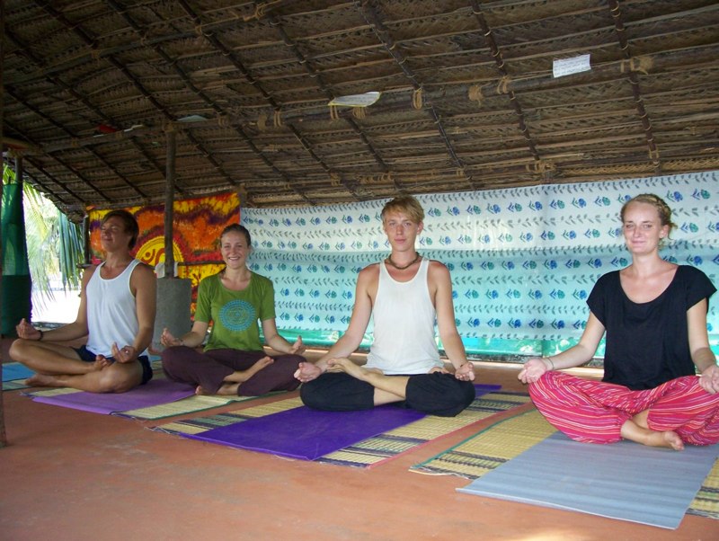 yoga retreat holidays india